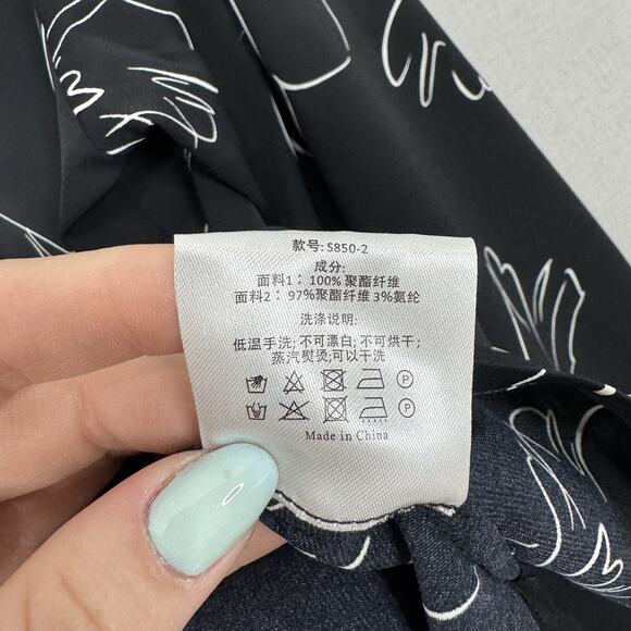 Petite Studio NYC Shirt Womens Large Black Abstract Floral Blouse Academia Prep - Picture 13 of 13